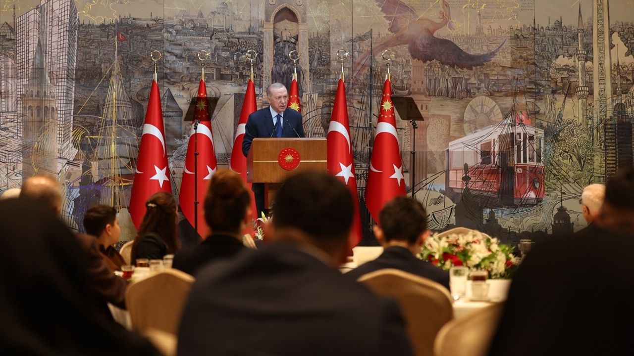 Cumhurbaşkanı Erdoğan Şehit Aileleriyle İftar Programında Bir Araya Geldi