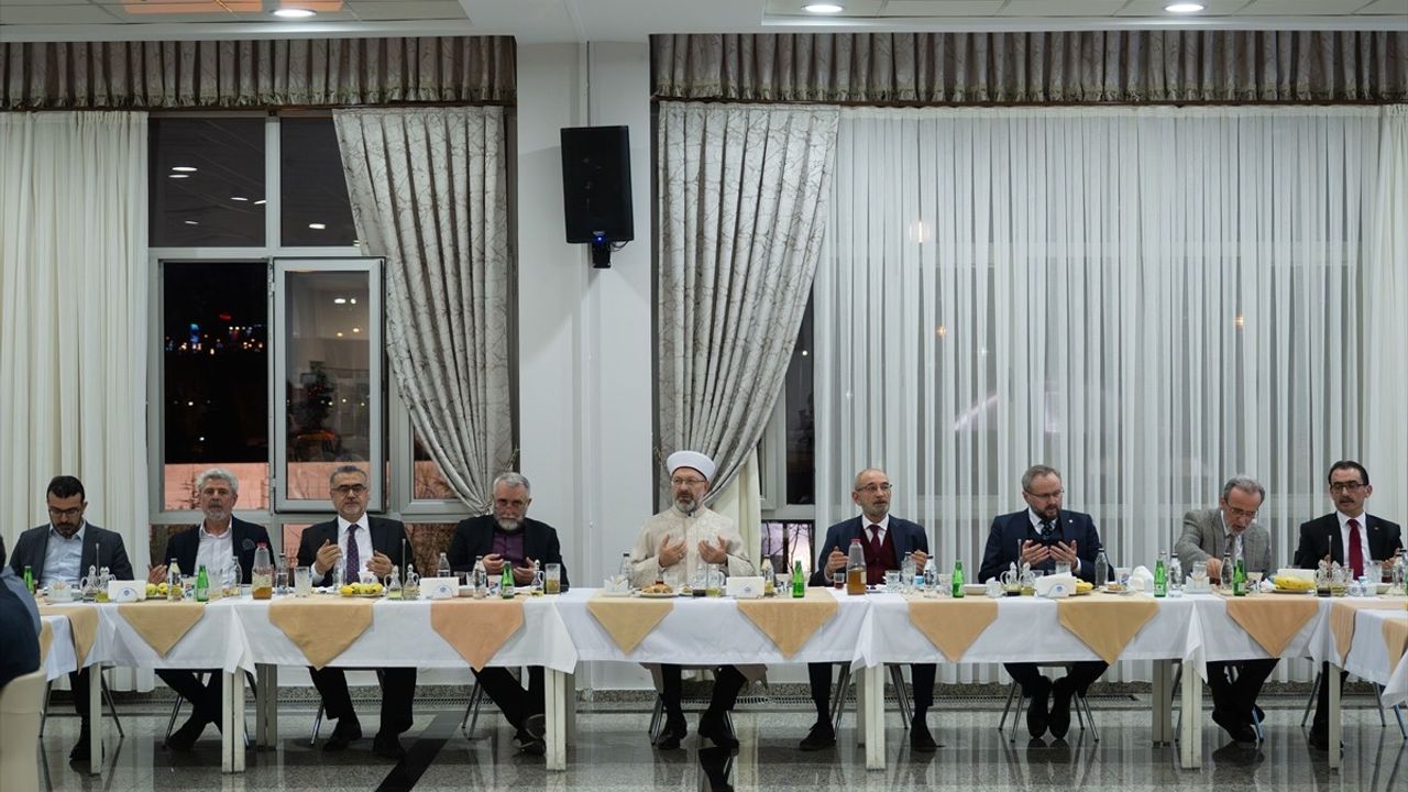 Diyanet İşleri Başkanı Ali Erbaş, Basın Temsilcileriyle İftarda Buluştu