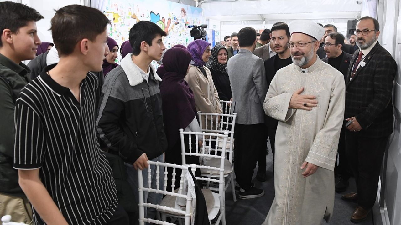 Diyanet İşleri Başkanı Erbaş, Türkiye Kitap ve Kültür Fuarı'nda Kitapların Önemi Üzerine Konuştu