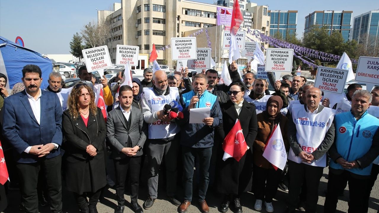 Diyarbakır'da İşten Çıkarılan İşçiler Eylemlerini Sürdürüyor