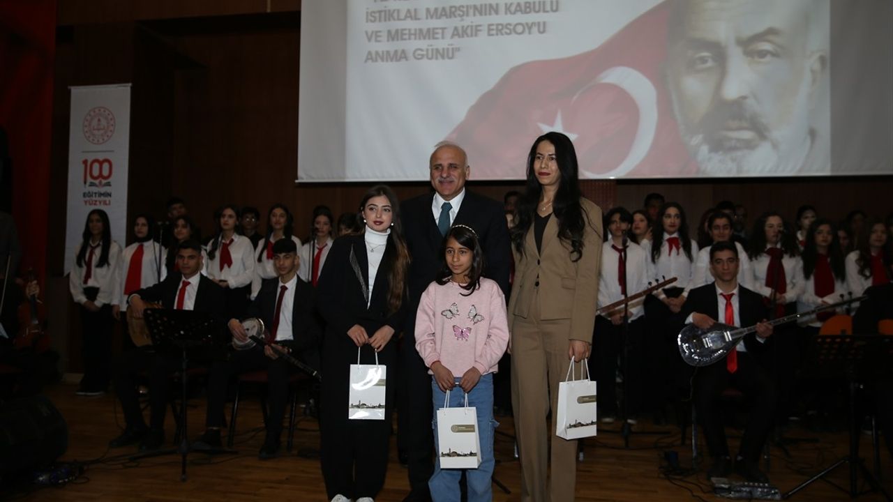 Diyarbakır ve Çevresinde İstiklal Marşı'nın Kabulü ve Mehmet Akif Ersoy'u Anma Günü Kutlandı