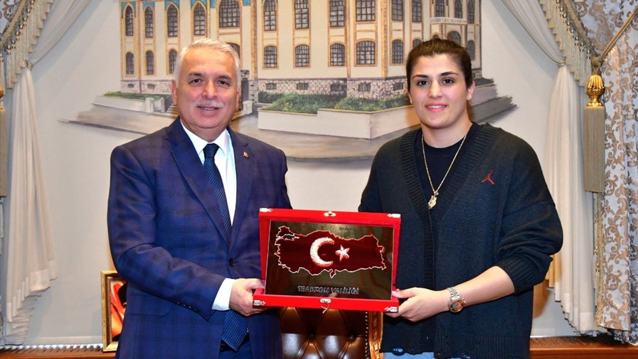 Dünya Şampiyonu Busenaz Sürmeneli Valilik Ziyareti