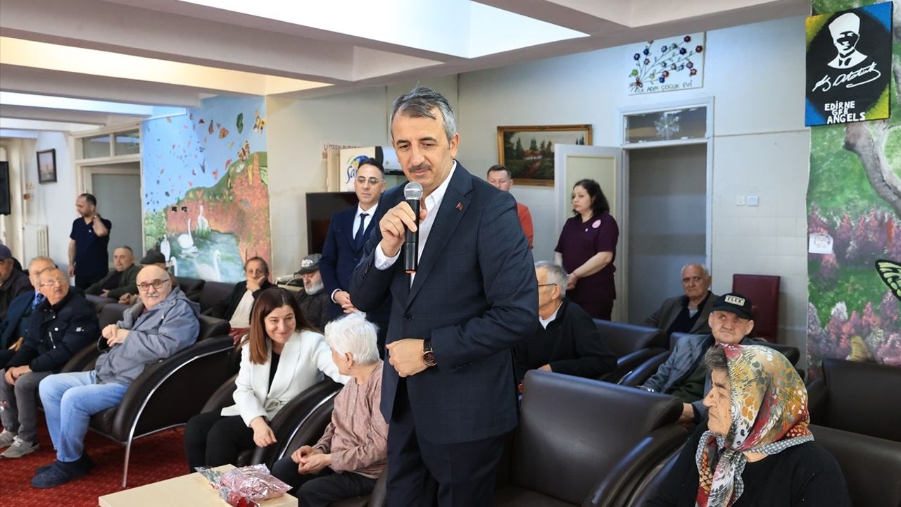 Edirne Valisi Yunus Sezer'in Huzurevi Ziyareti Duygusal Anlara Sahne Oldu