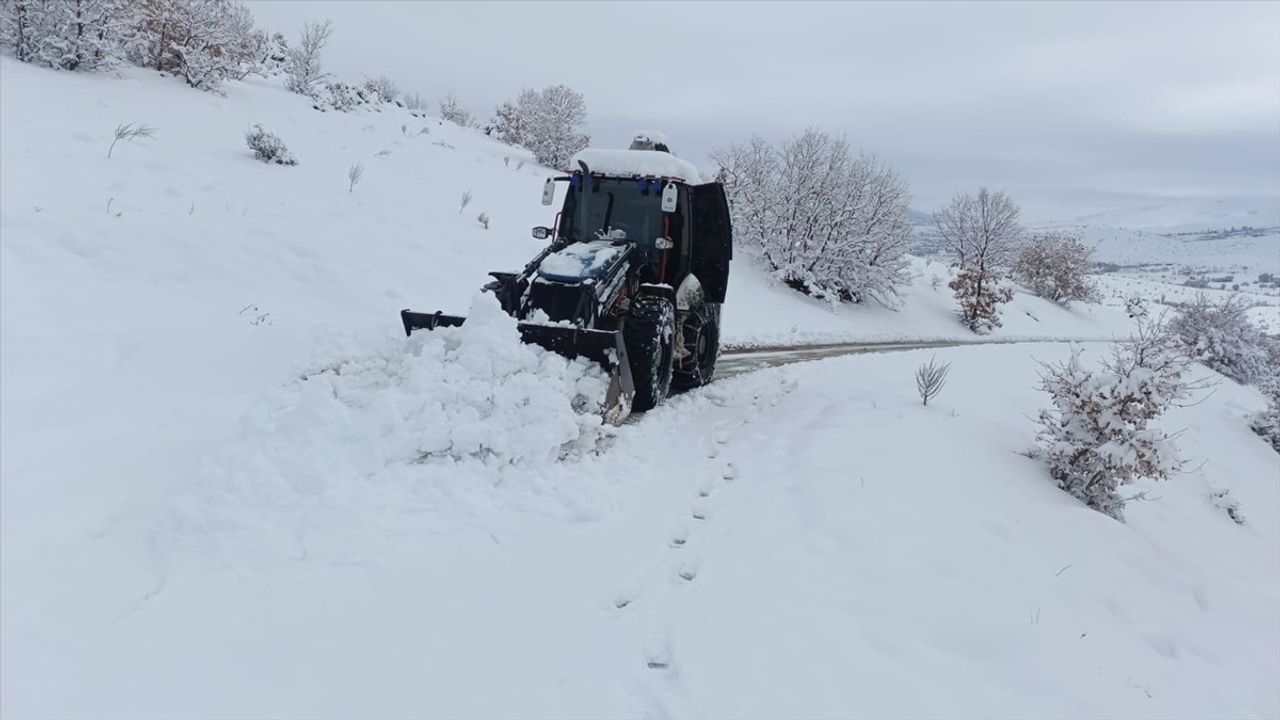 Elazığ'da Kar Yağışı Ulaşımı Olumsuz Etkiliyor