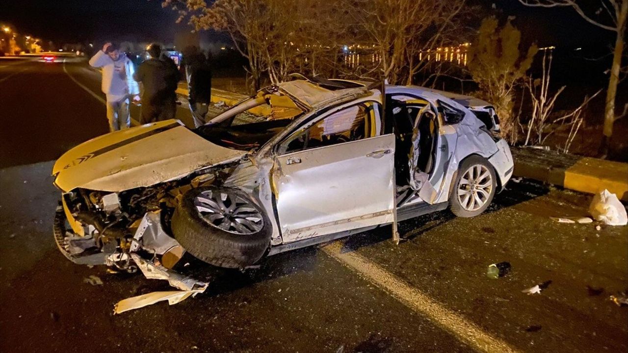 Elazığ'da Trafik Kazası: 1 Ölü 1 Yaralı