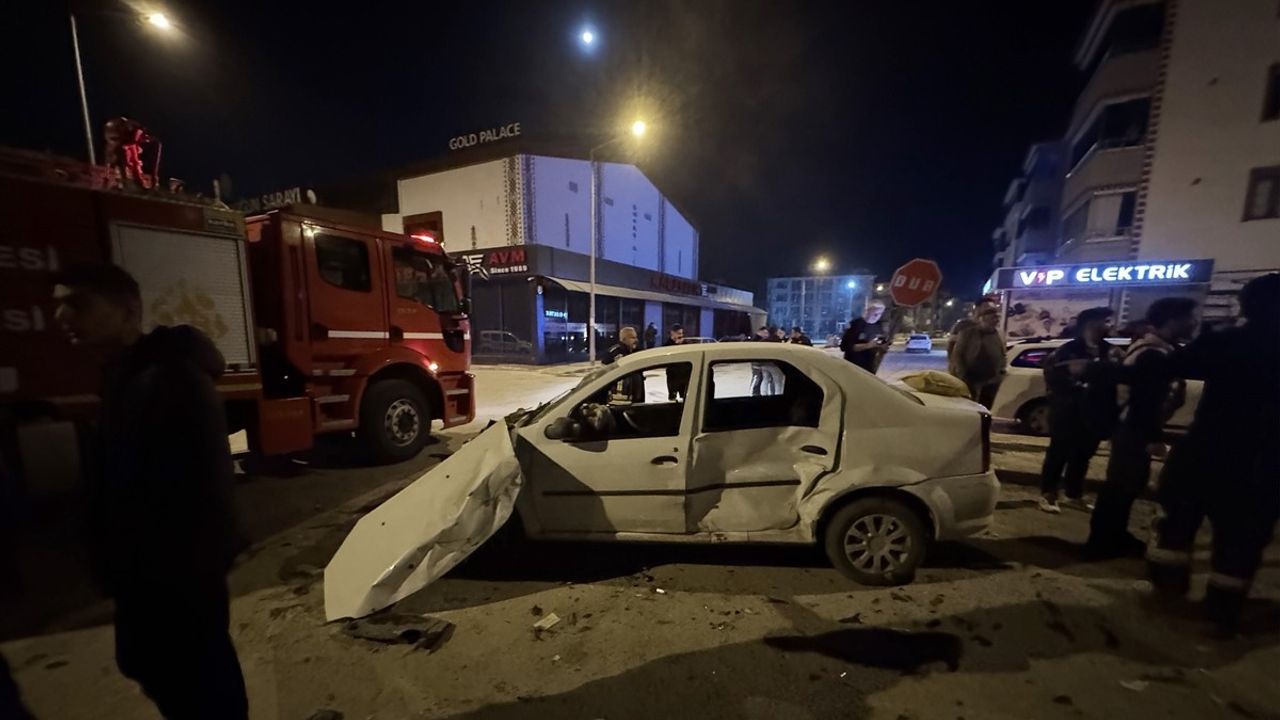 Elazığ'da Trafik Kazası: 4 Yaralı