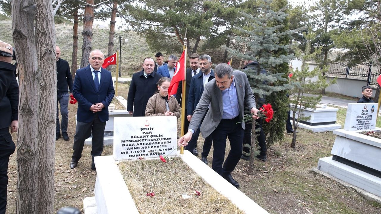 Erzurum'da Bayramlaşma ve Şehitlik Ziyareti