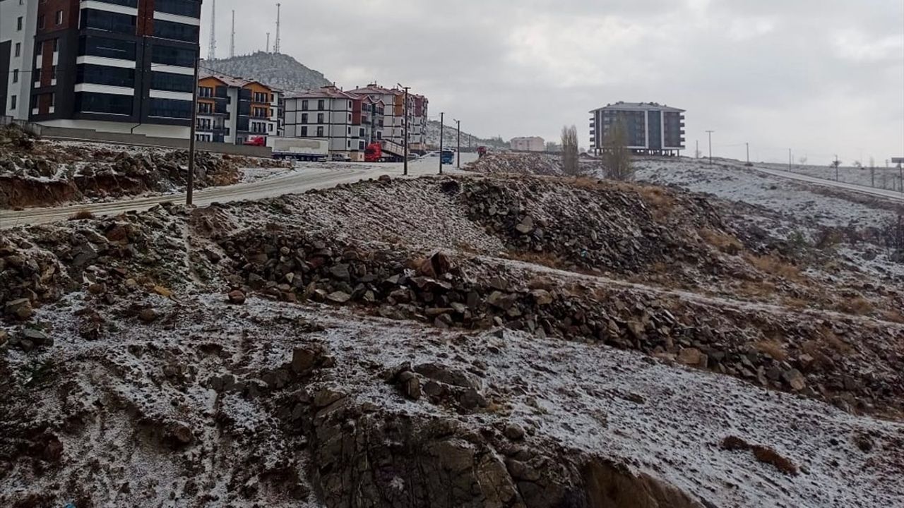 Eskişehir'de Dolu ve Sağanak Yağış Hayatı Olumsuz Etkiledi