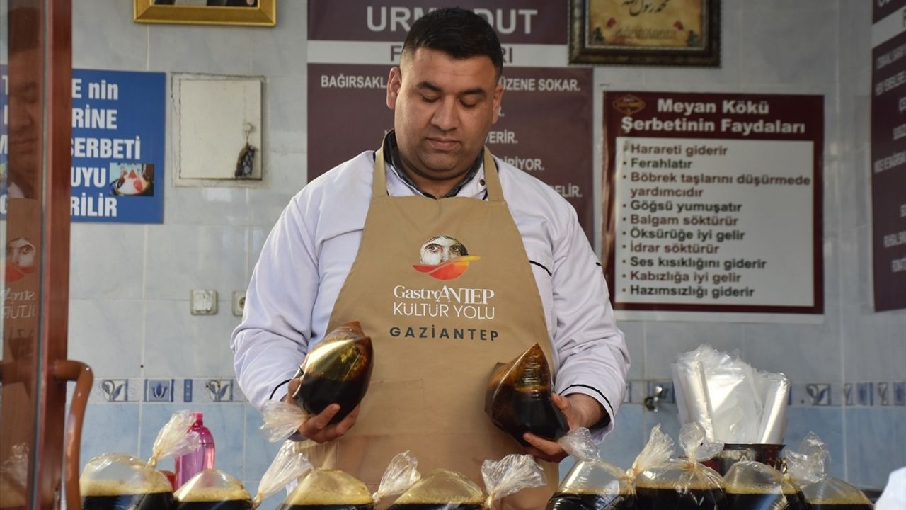 Gaziantep'in İftar Sofralarının Vazgeçilmezi: Meyan Şerbeti