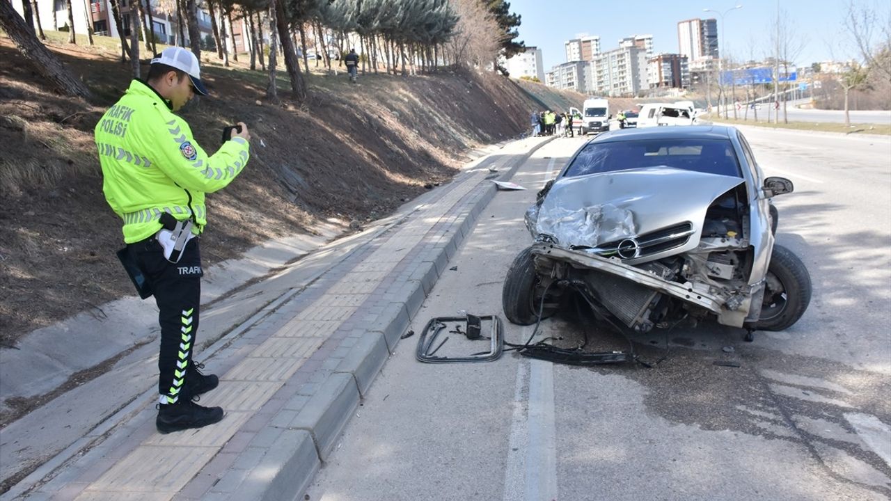 Gaziantep'te Trafik Kazası: 1 Ölü, 3 Yaralı