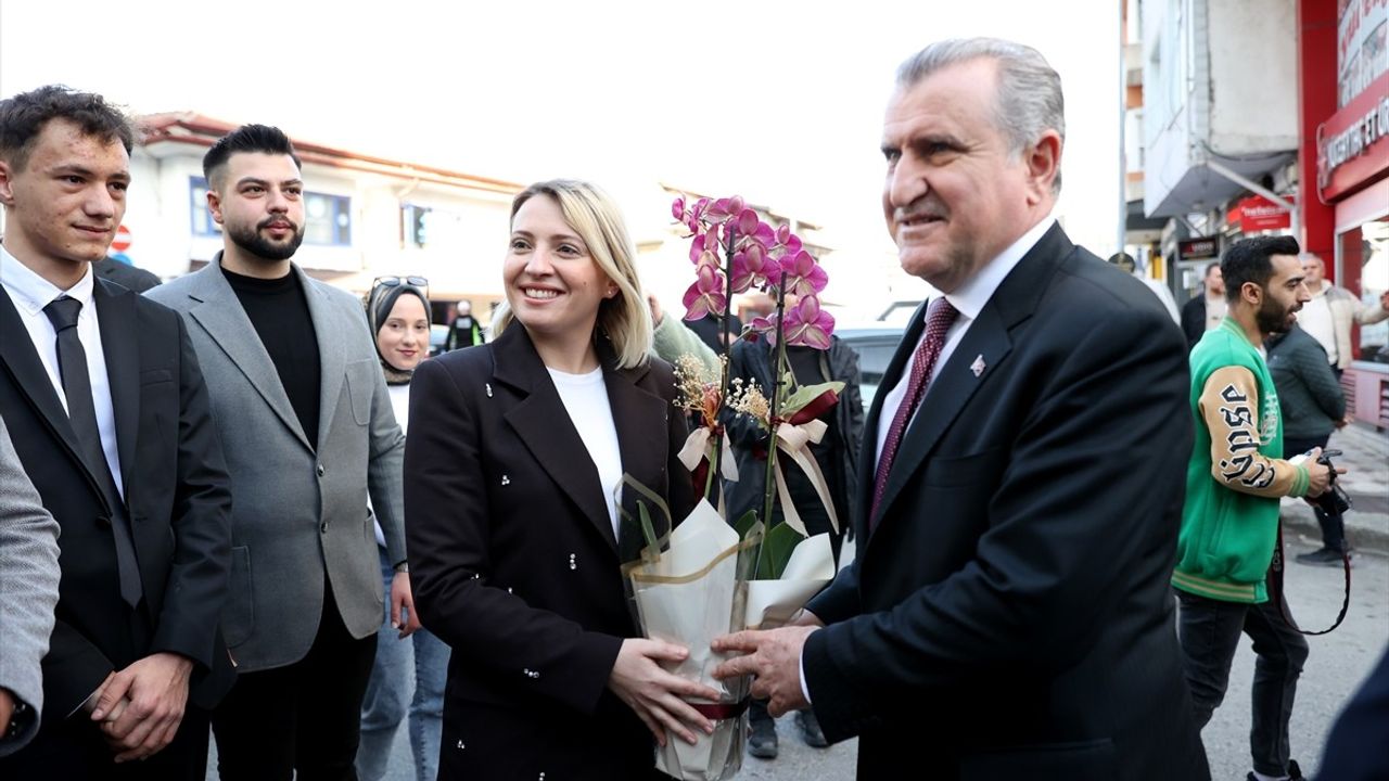 Gençlik ve Spor Bakanı Bak, Kırklareli'nde Roman Vatandaşlarla İftar Yaptı