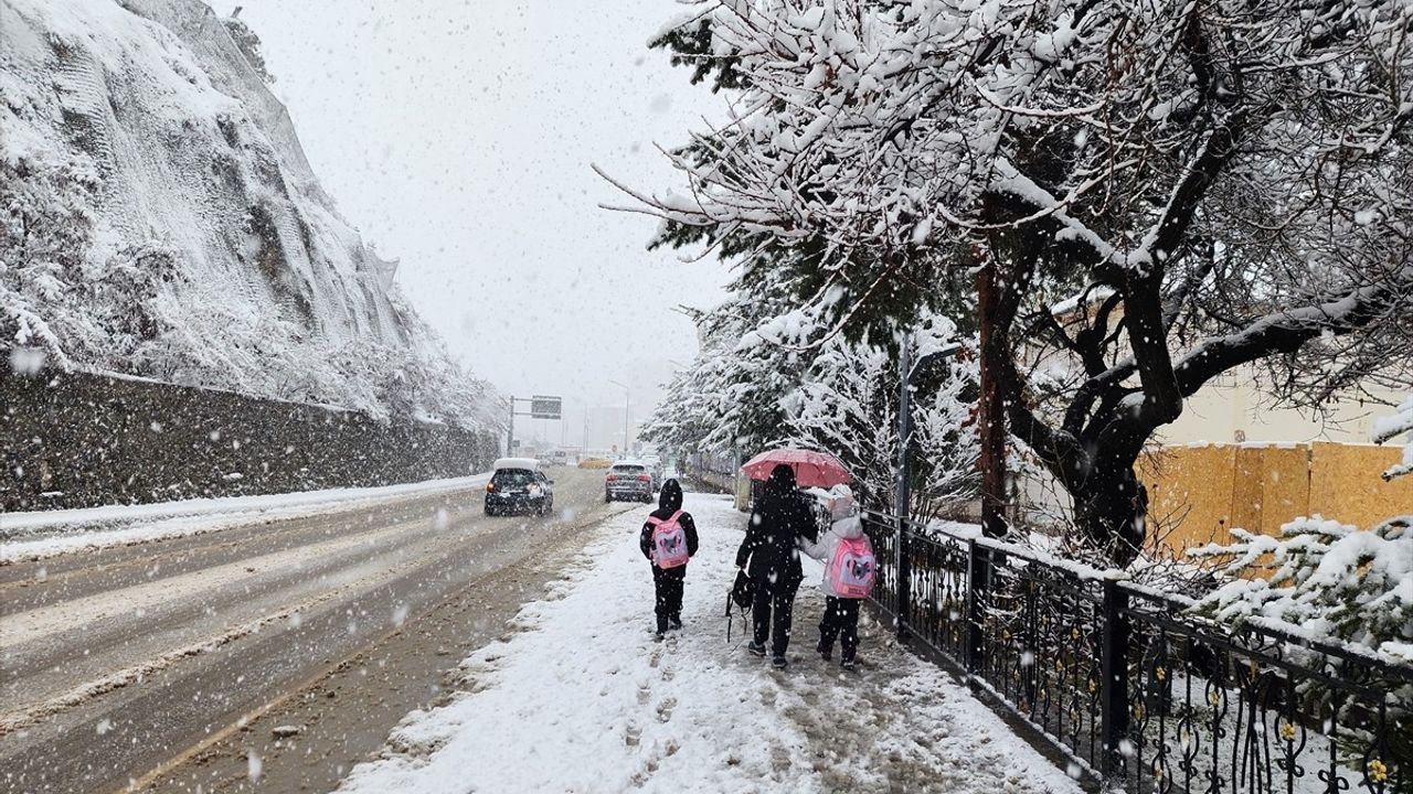 Gümüşhane'de Kar nedeniyle 131 Köy Yolu Kapandı