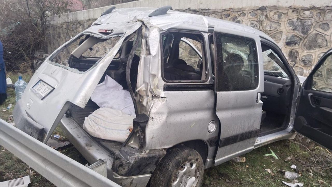 Gümüşhane'deki Trafik Kazasında 4 Kişi Yaralandı