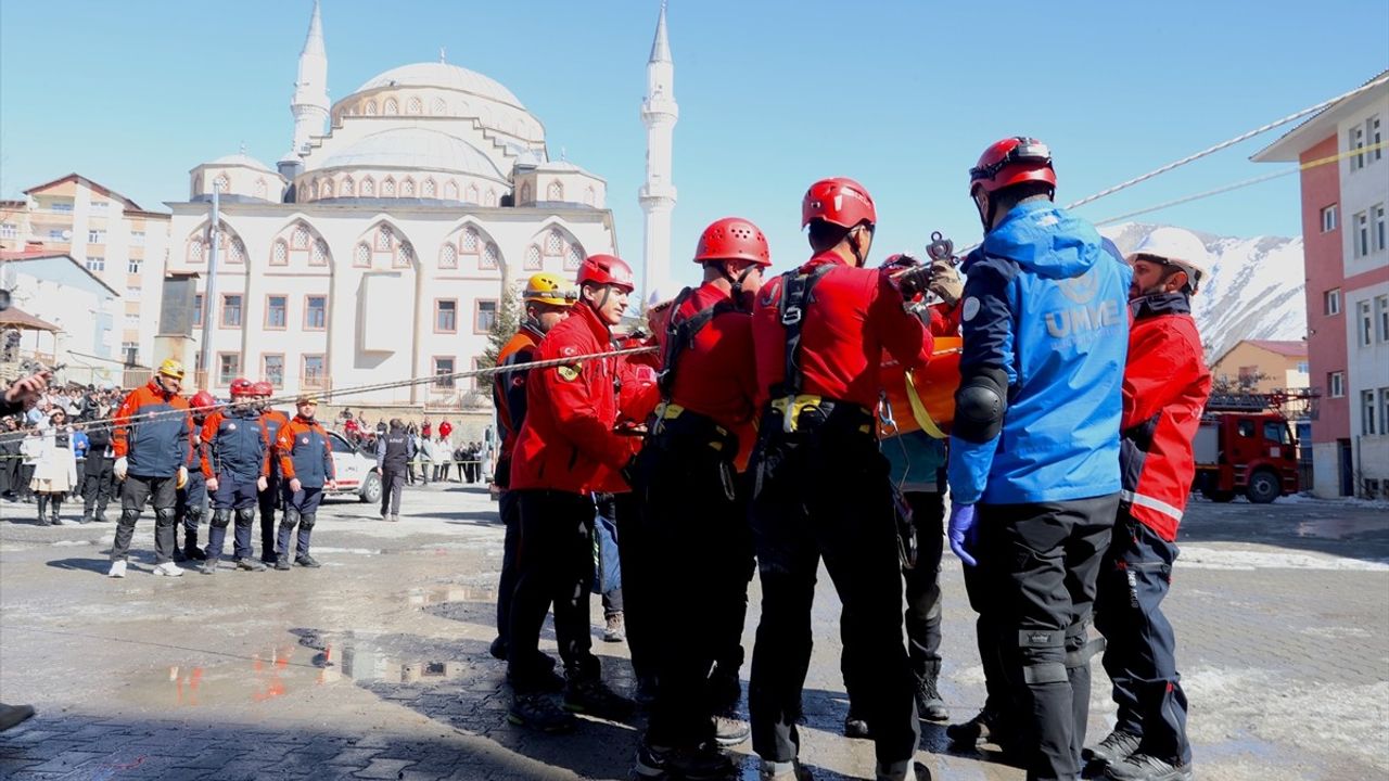 Hakkari'de Deprem Tatbikatı Gerçekleştirildi