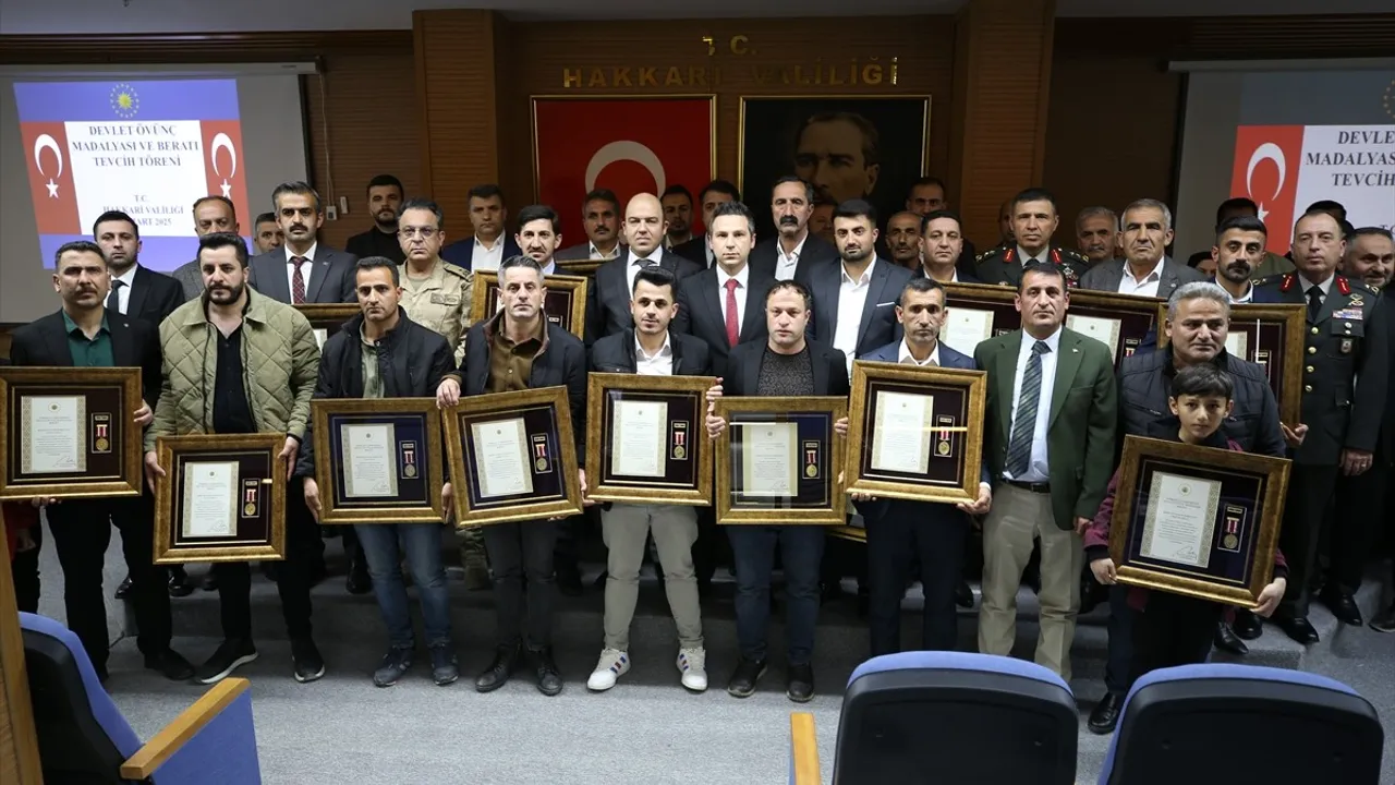 Hakkari'de Şehit Ailelerine Devlet Övünç Madalyası Takdim Edildi