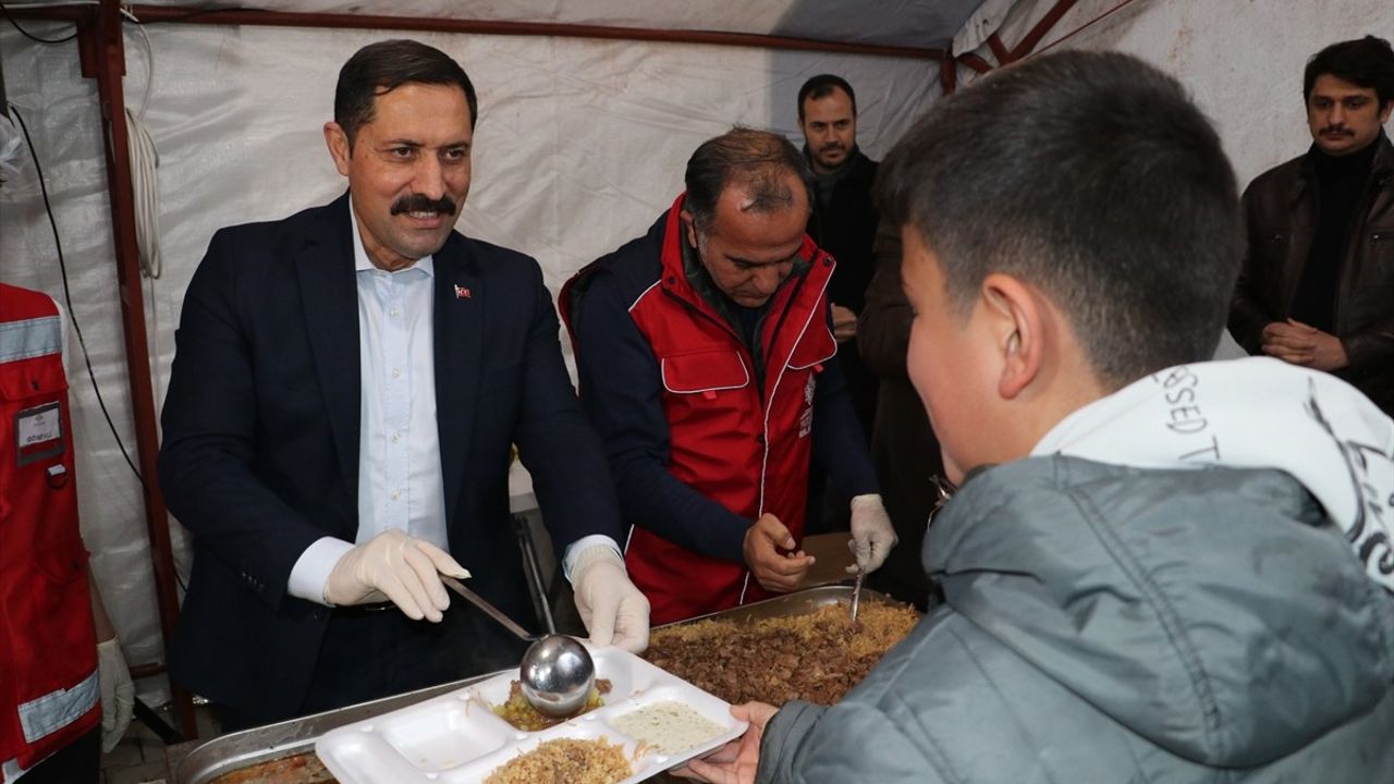 Hatay'da Depremzedelere İftar İkramı