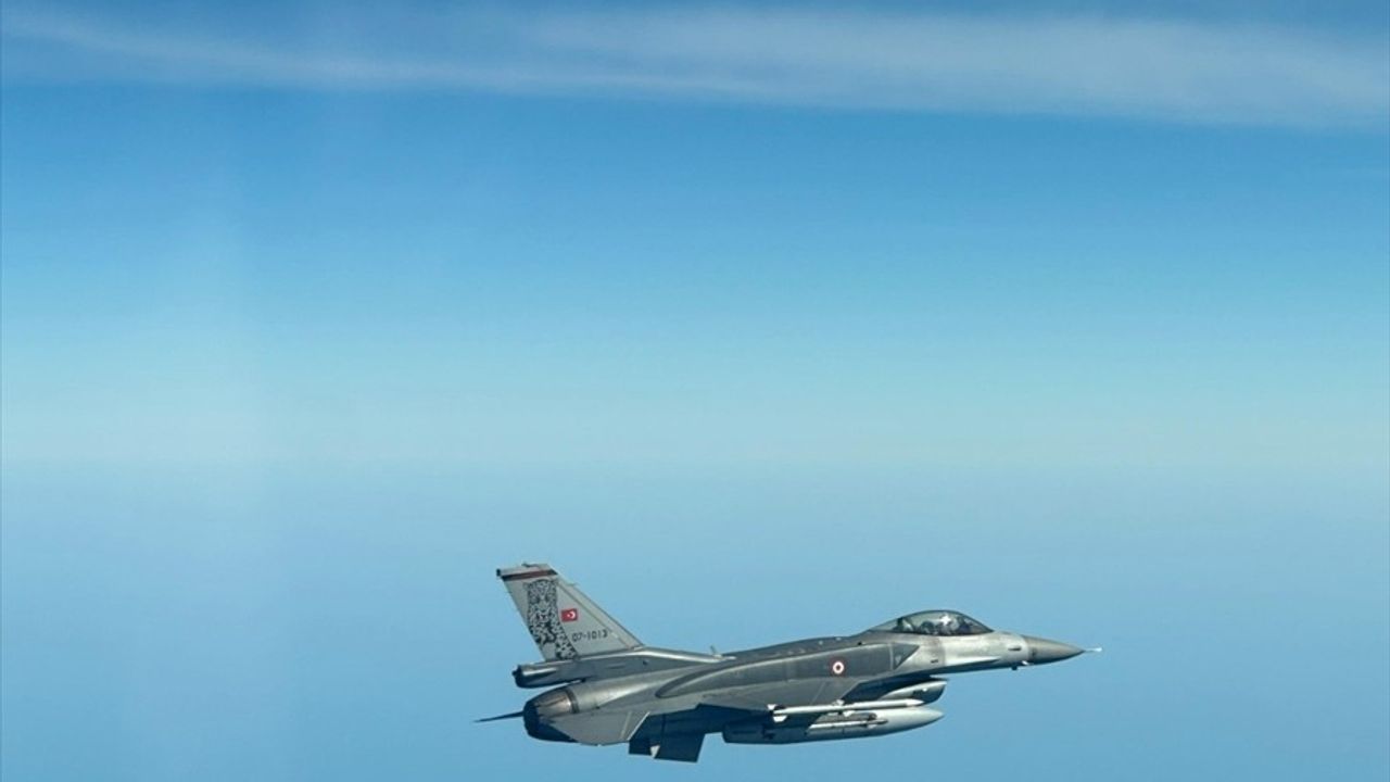 Hava Kuvvetleri, Kıbrıs Üzerinde Eğitim Uçuşu Gerçekleştirdi