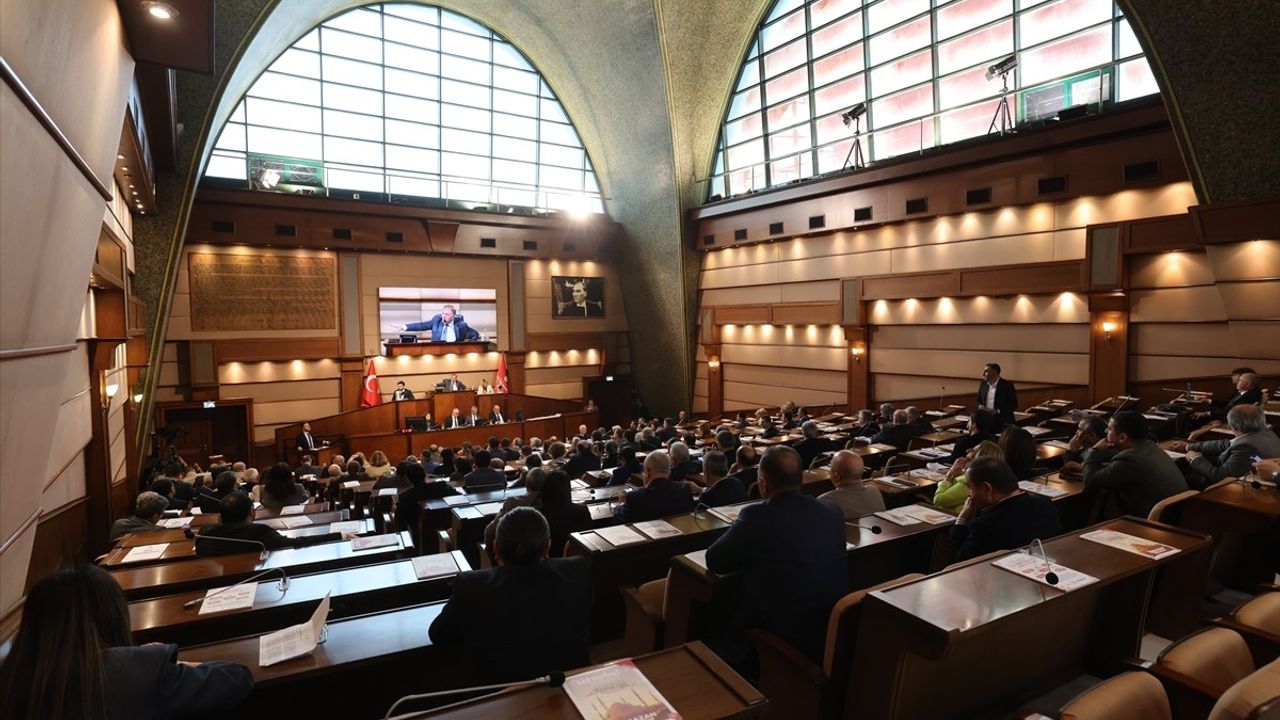 İBB Meclisi'nde Metro Hattı Projesi İçin Borçlanma Onayı