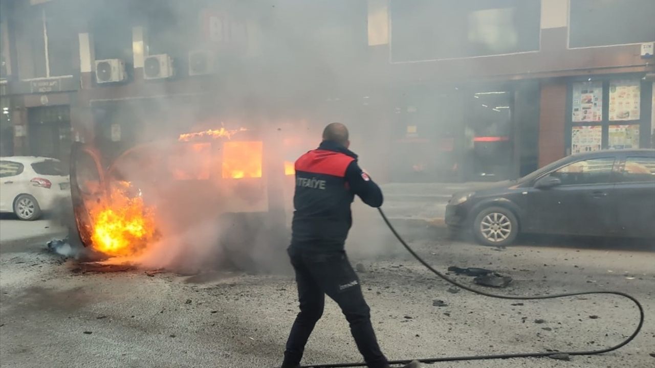 Iğdır'da Araç Yangını: Kullanılamaz Hale Geldi