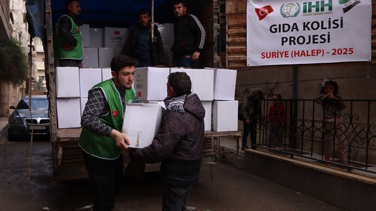 İHH, Suriye'deki Filistinli Ailelere 3 Bin Gıda Kolisi Dağıttı
