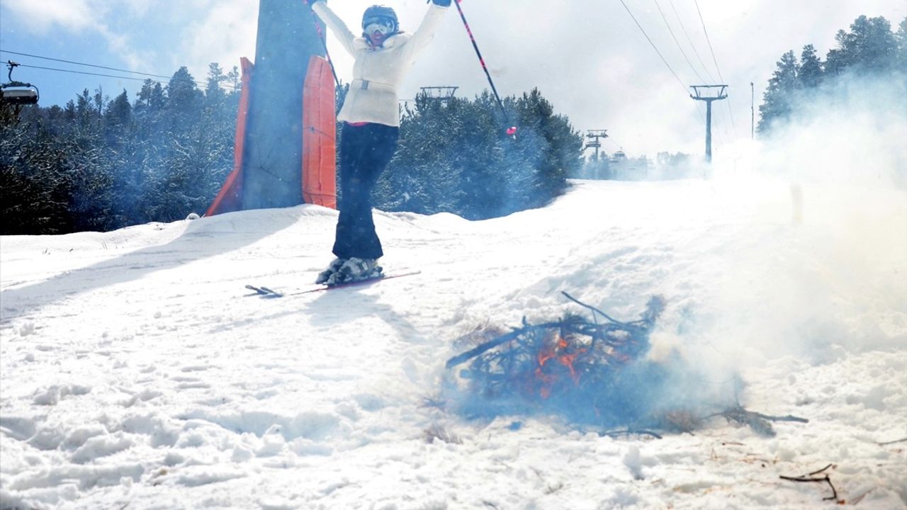 İranlı Turistler Sarıkamış Kayak Merkezi'nde Nevruz Kutluyor