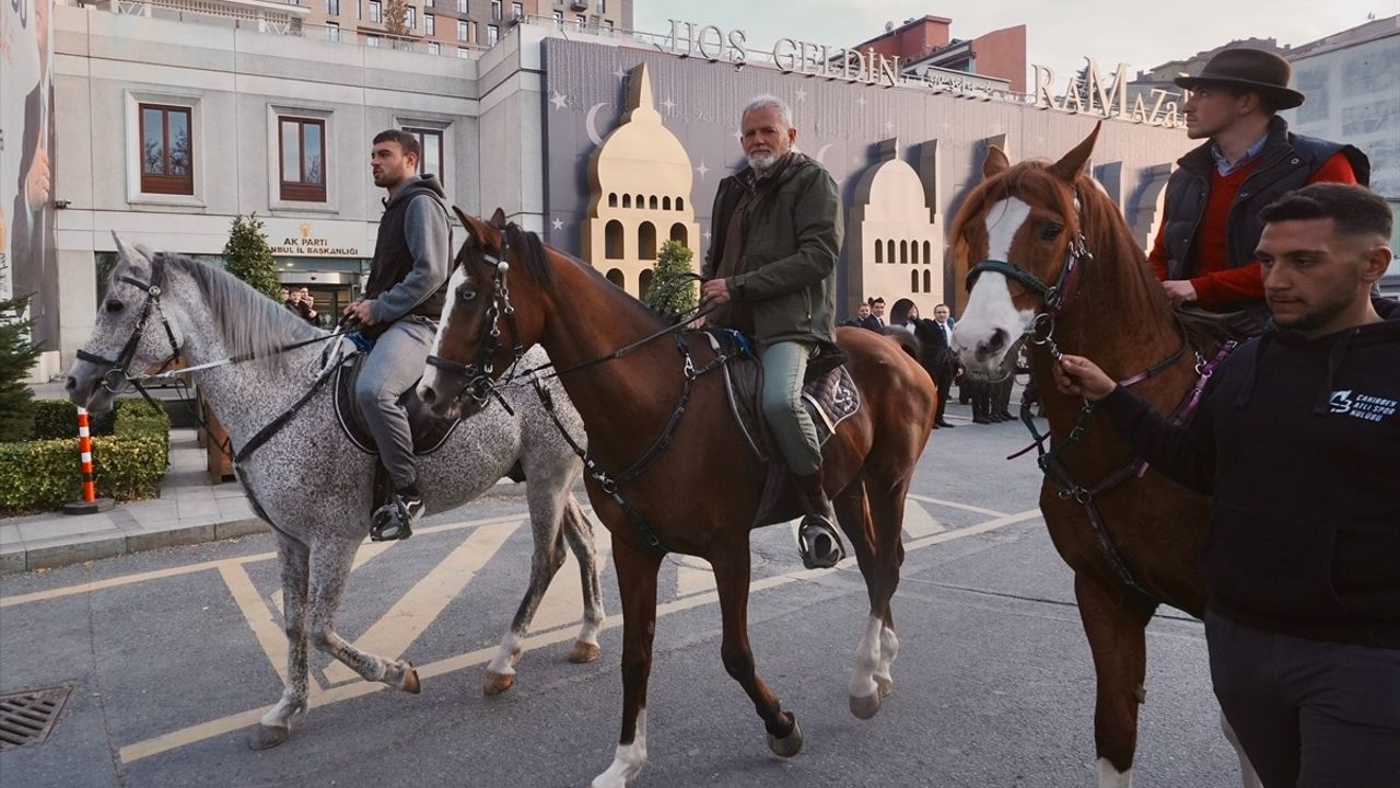 İspanyol Hacı Adayları İstanbul'da Gençlerle Buluştu