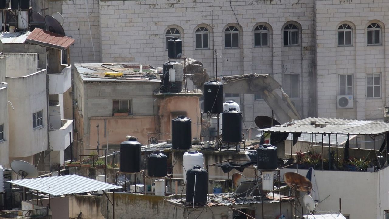 İsrail, Ramazan'ın İlk Gününde Batı Şeria'da 11 Evi Yıktı