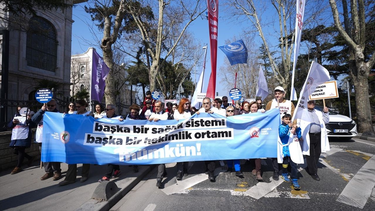 İstanbul'da Geleneksel Büyük Hekim Yürüyüşü Düzenlendi