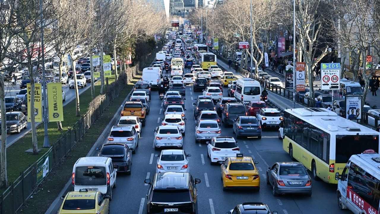 İstanbul'da Trafik Yoğunluğu İftar Saatiyle Yüzde 83'e Ulaştı