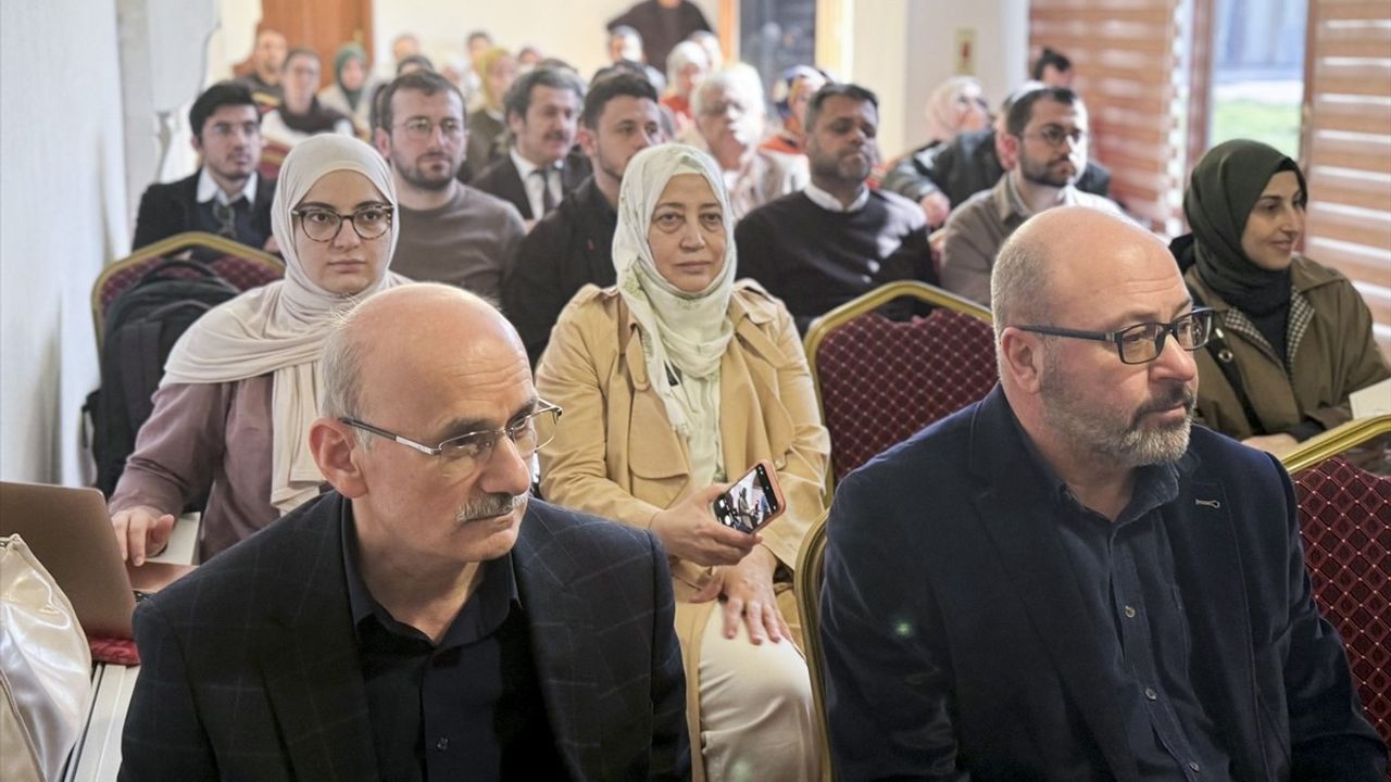 İstanbul'da Vatikan Apostolik Kütüphanesi Üzerine Söyleşi Düzenlendi