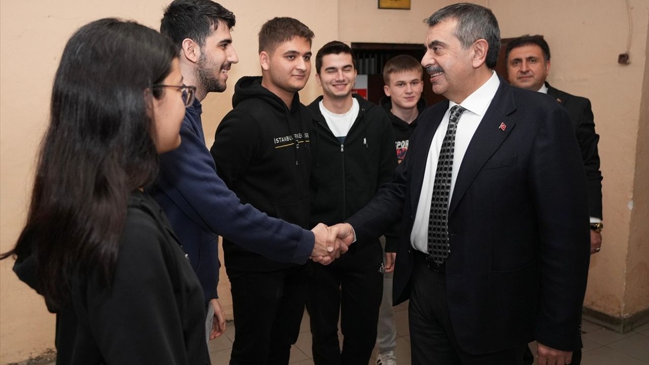 İstanbul Erkek Lisesi'nde İftar Buluşması