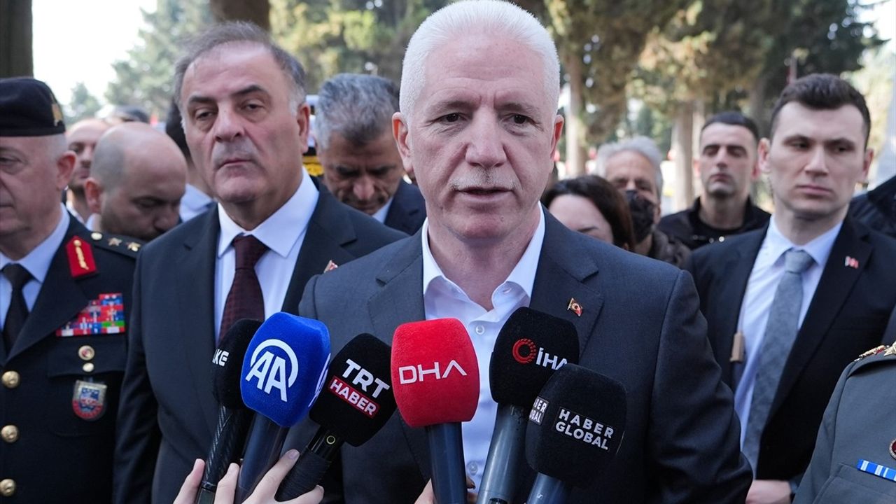 İstanbul Valisi Gül, Şehitlikte Ramazan Bayramı Duaları