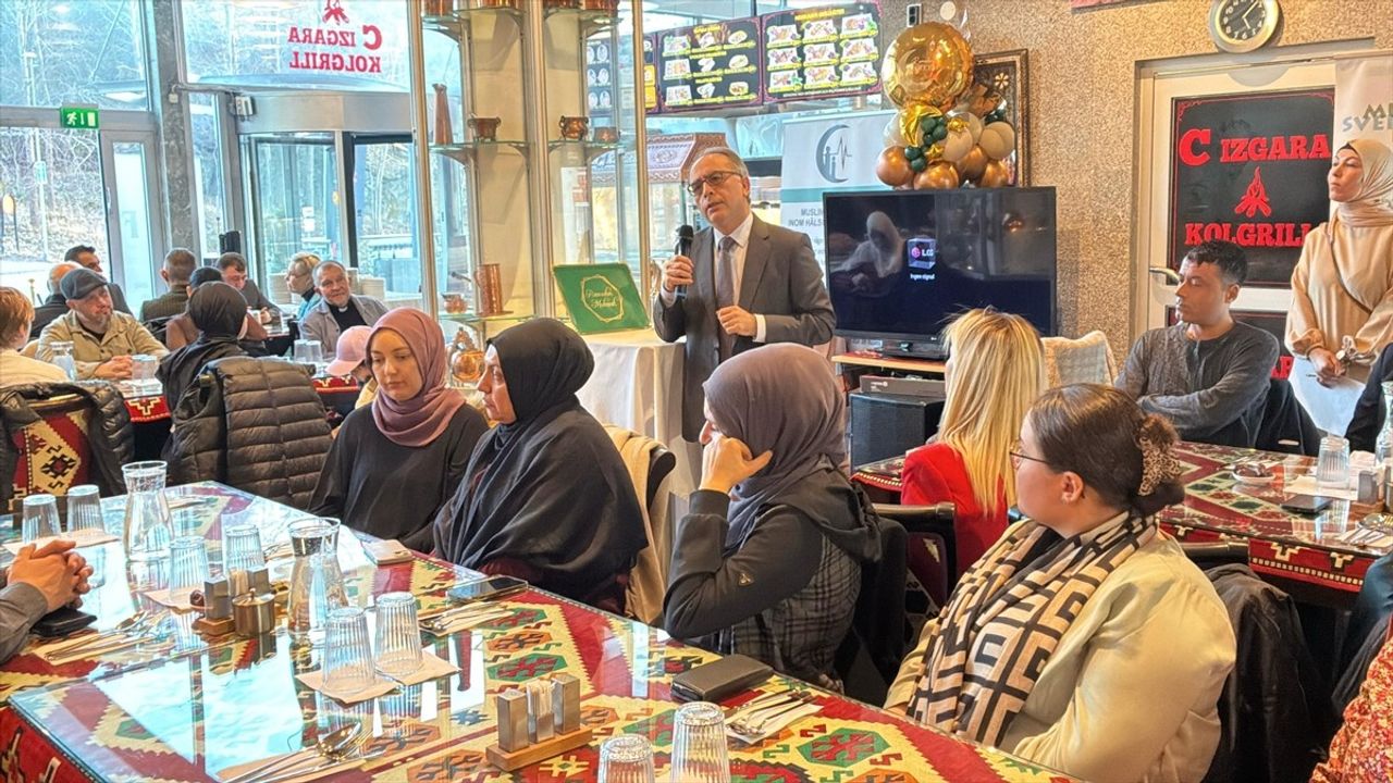 İsveç'te Farklı İnanç Gruplarının İftar Buluşması