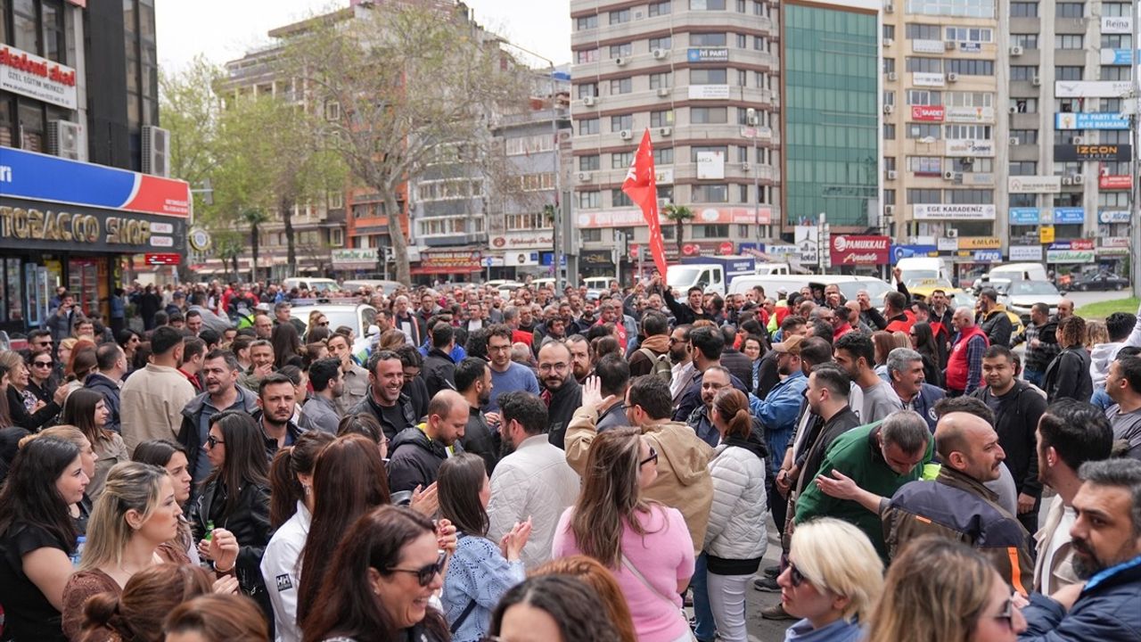 İzmir'de Belediyelere Grev Kararı Alındı