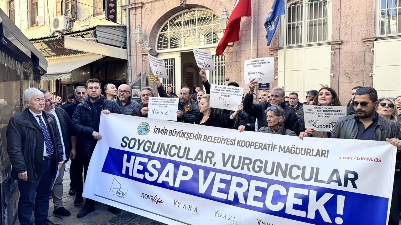 İzmir'de Kooperatif Üyelerinden Belediyeye Eylem