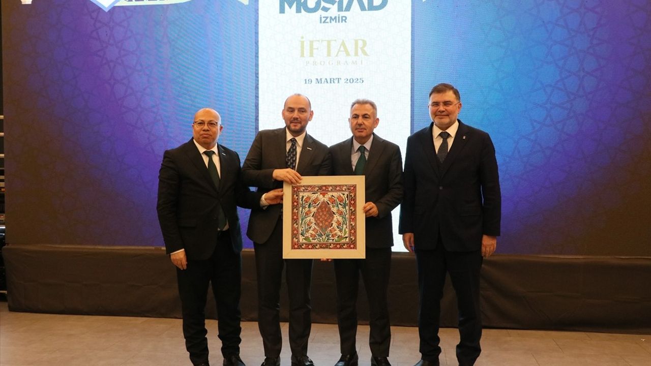 İzmir'de MÜSİAD'dan İftar Programı: Şehit Aileleri ve Gazilere Destek