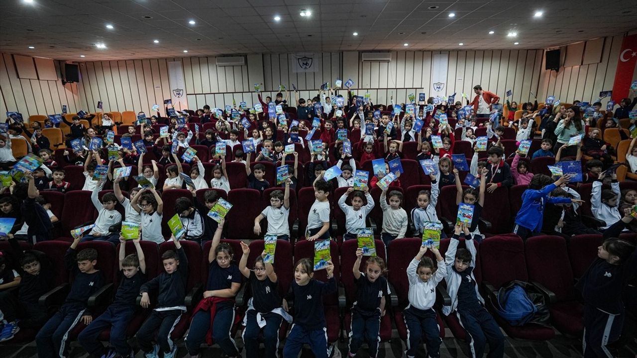 İzmir'de Öğrenciler Yerli Hava Araçlarıyla Buluştu