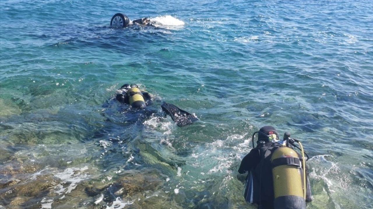 İzmir'de Otomobilden Ceset Çıktı