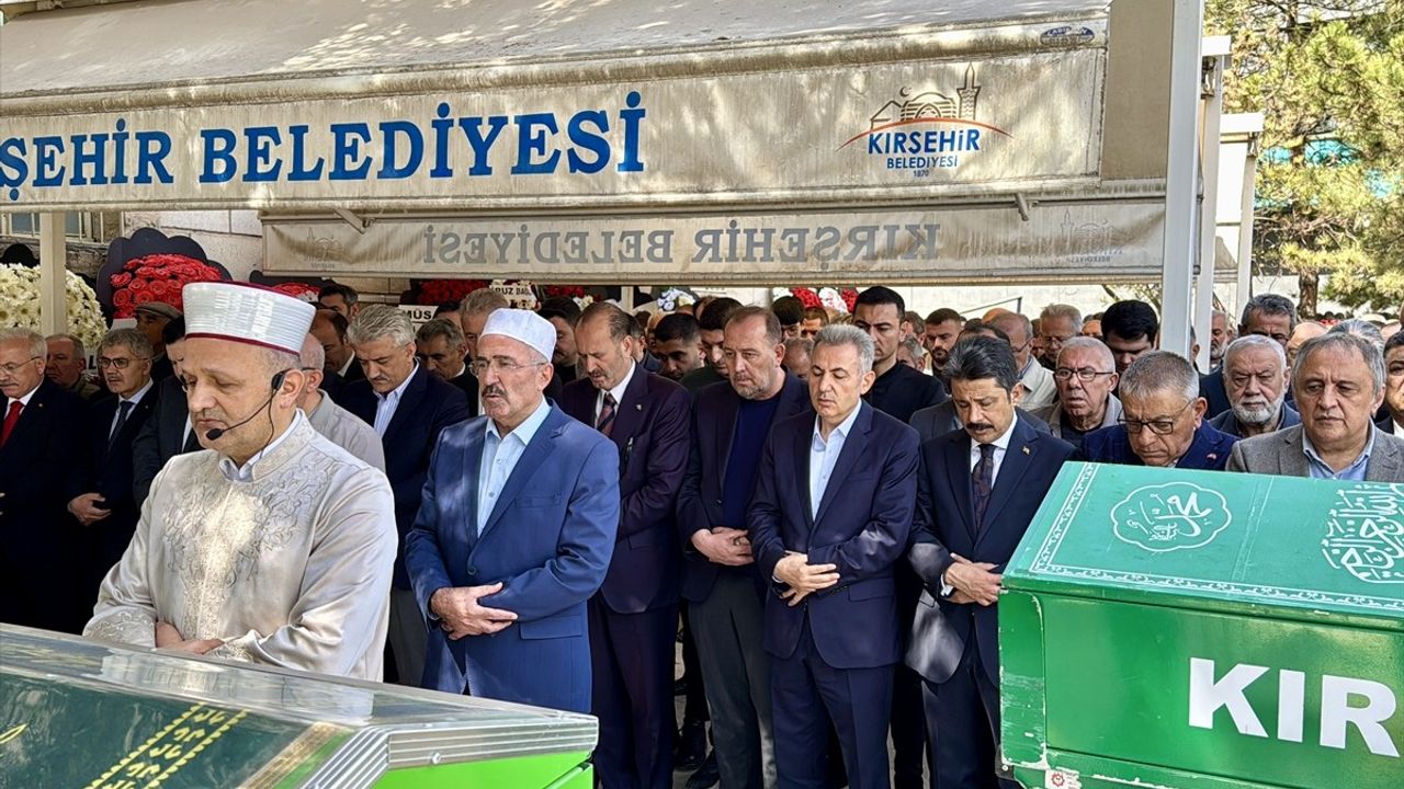 İzmir Valisi Süleyman Elban'ın Babası Kırşehir'de Defnedildi