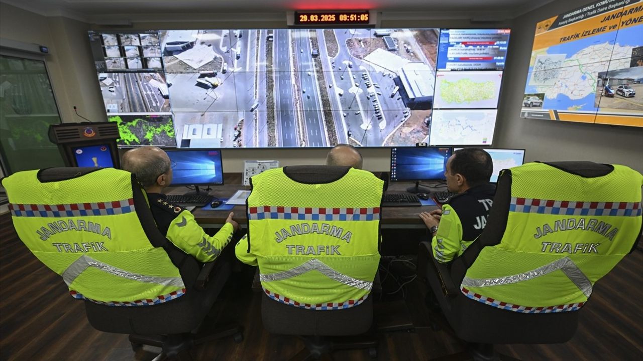 Jandarma Bayram Trafiğini Havadan ve Karadan Denetliyor