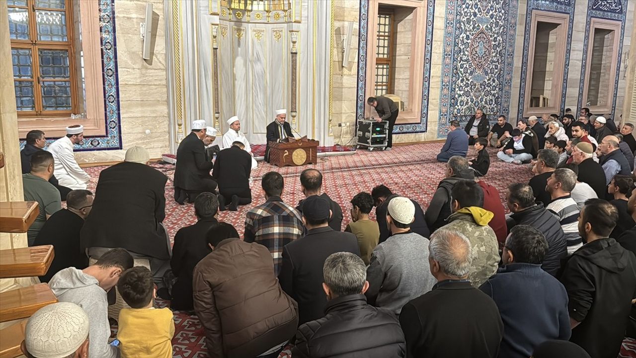 Kadir Gecesi Coşkusu Adana, Mersin, Hatay ve Osmaniye'de Yaşandı