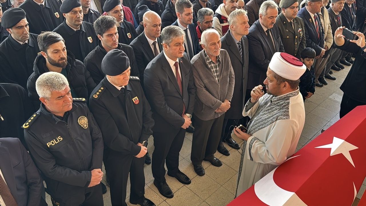 Karabük'te Kıbrıs Gazisi Kazım Sezer Son Yolculuğuna Uğurlandı