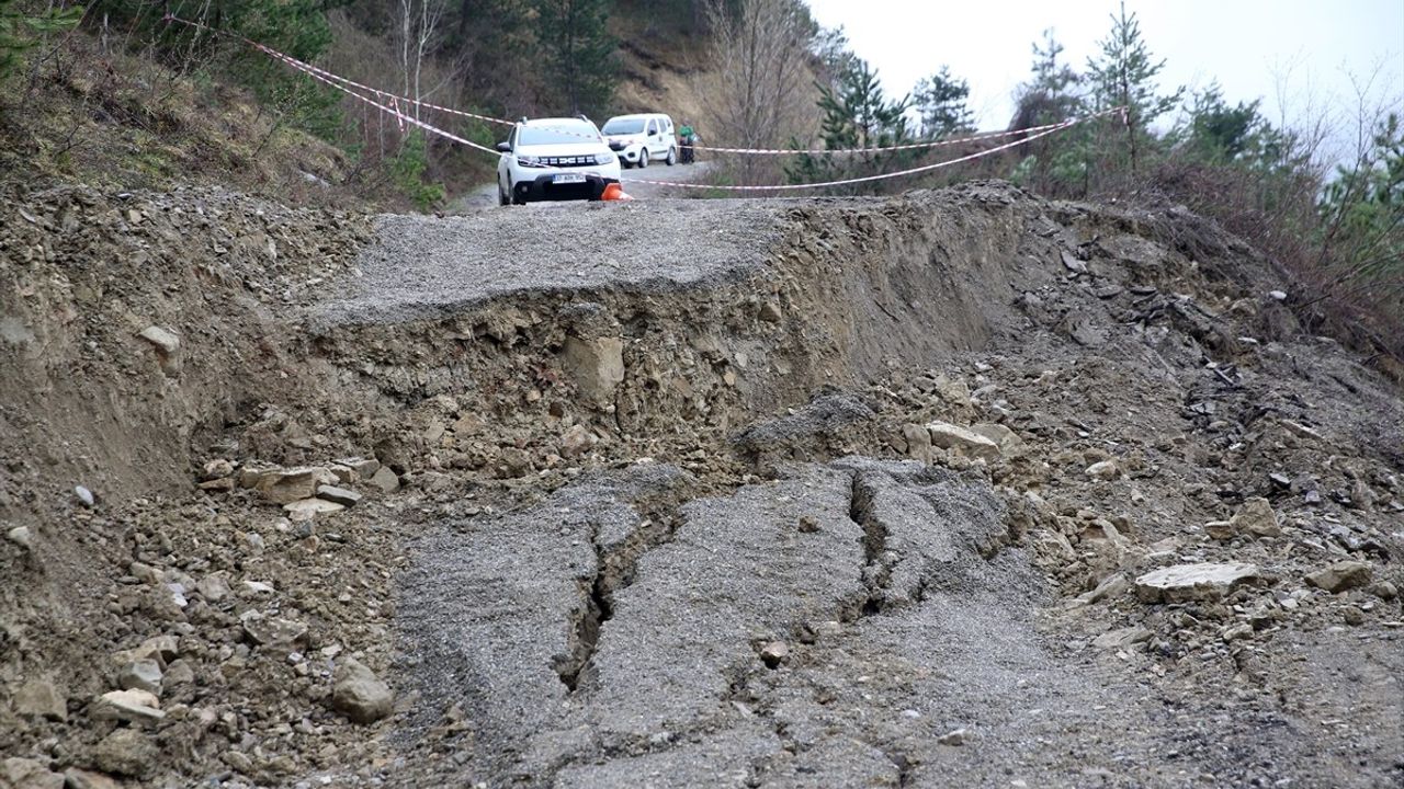 Kastamonu'daki Köy Yolunda Çökme Olayı