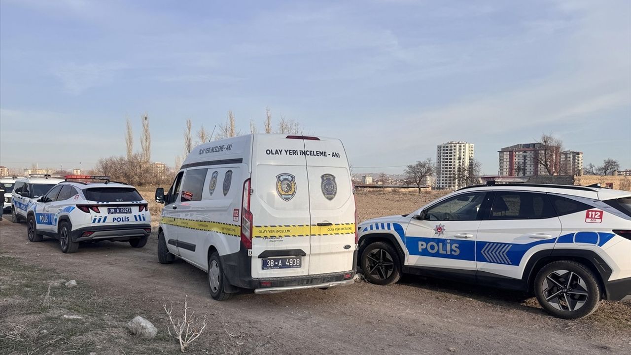 Kayseri'de Boş Arazide Üzücü Olay: 3 Baygın, 1 Ölü Bulundu