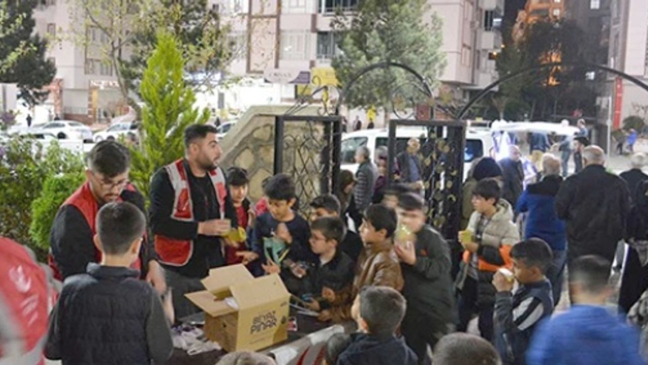 Kayseri’de Teravihe Gidene Dev Hizmet! Her Akşam Ücretsiz Verilecek 