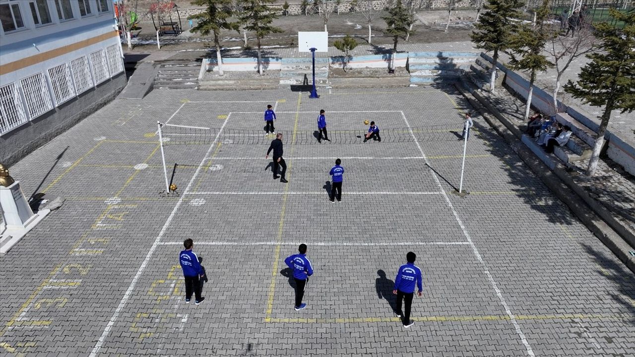 Kayseri'nin Kırsal Voleybol Takımı: Azim ve Başarıyla Dolu Bir Hikaye