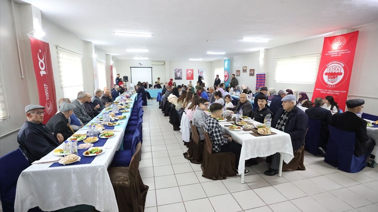 Kırklareli'de Bayram Coşkusu: Vali Turan Huzurevi Sakinleriyle Bir Araya Geldi