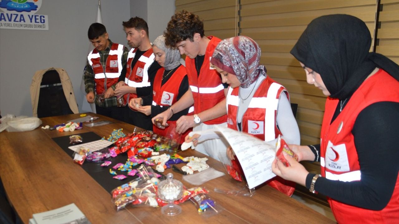 Kızılay'ın Hayırlı Sürprizi: Bayram Hediyeleri Çocukları Sevindirdi
