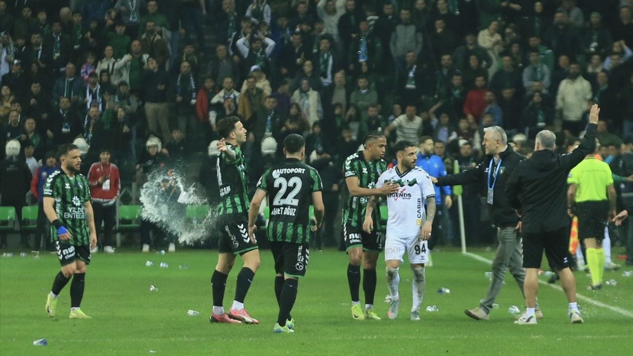 Kocaelispor'un Zaferi: Sakaryaspor'u 3-1 Geçti