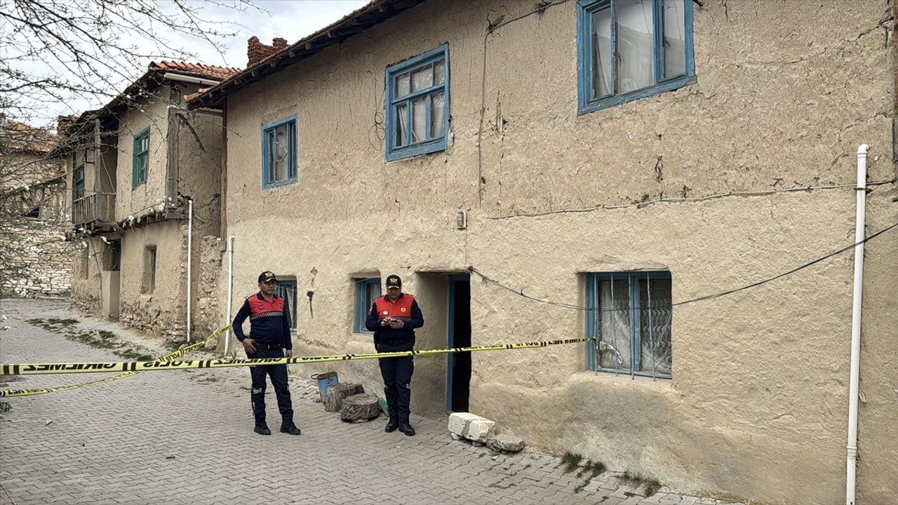 Kütahya'da Eşini ve Bir Kişiyi Öldüren Zanlı Yakalandı